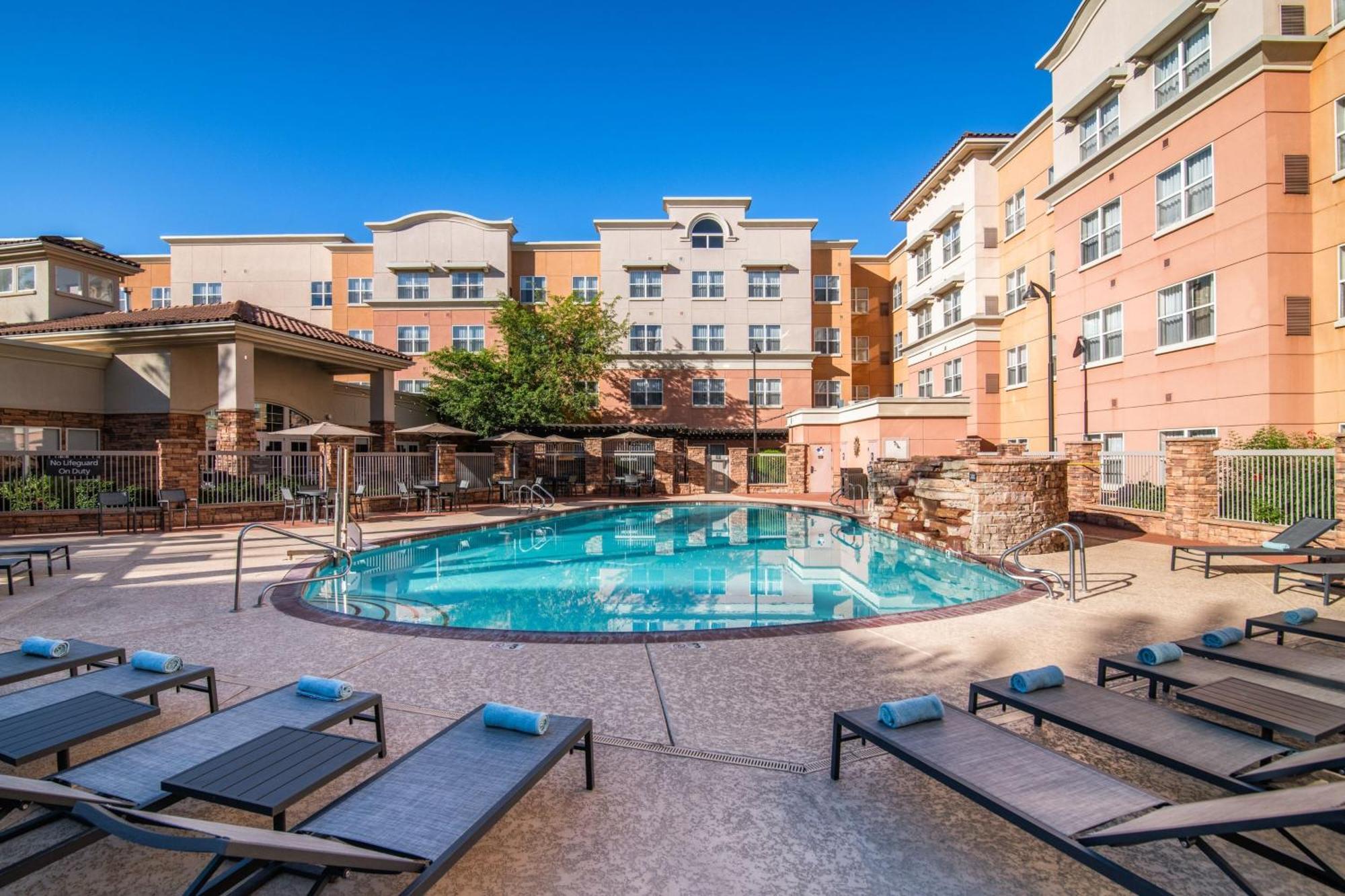 Residence Inn Phoenix Glendale Sports&Entertainment District Exterior foto